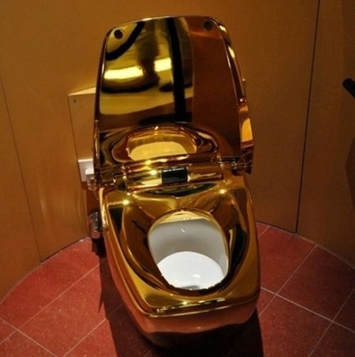 [Immagine: golden-toilet.jpg]